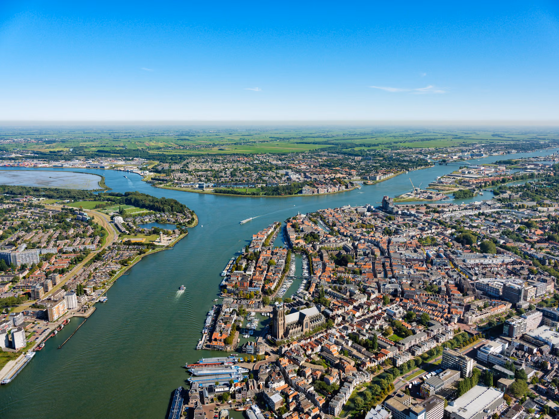 Luchtfoto drierivierenpunt Dordrecht