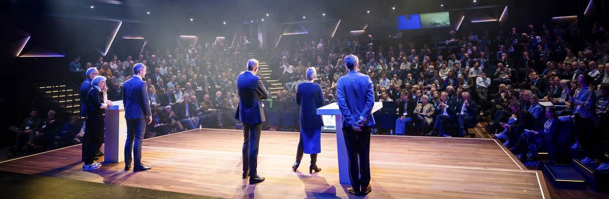 Een volgepakte zaal van Spant! in Bussum.