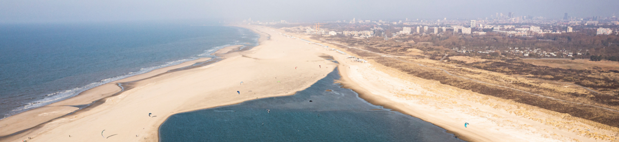 Kunstmatig schiereiland ‘De Zandmotor’, aan de kust tussen Hoek van Holland en Scheveningen