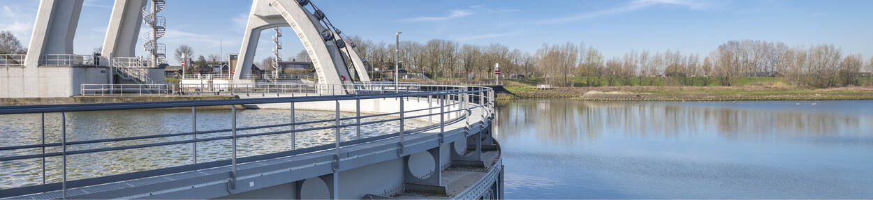 Stuwcomplex Hagestein, in de Lek bij Vianen