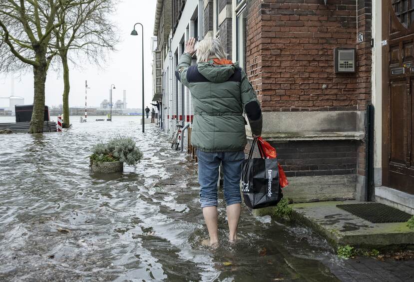 Hoogwater in Vlaardingen tijdens storm Corrie januari 2022.   Fotograaf: Tineke Dijkstra