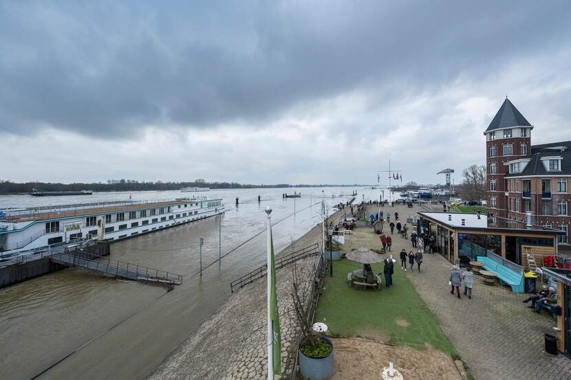 Hoogwater Tolkamer in Lobith