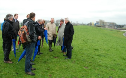 Kuijken met regionale bestuurders op Groene Dollarddijk