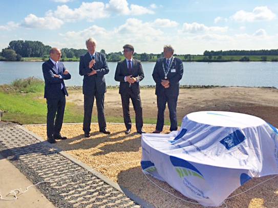 Deltacommissaris opent dijkversterking Lekdijk