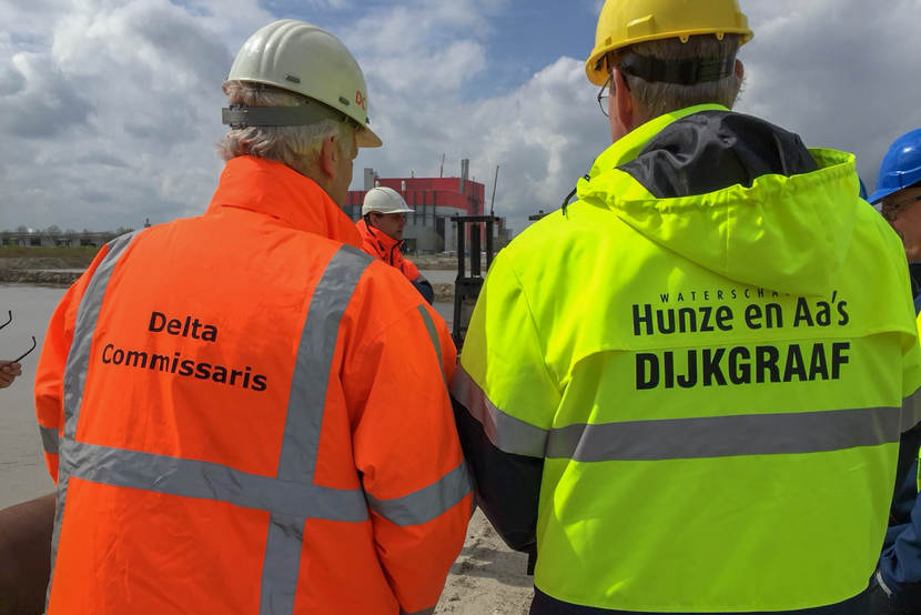 Deltacommissaris en Dijkgraaf tijdens bezoek aan de Brede Groene Dijk