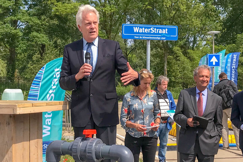 Wim Kuijken spreekt bij opening proeftuin Waterstraat