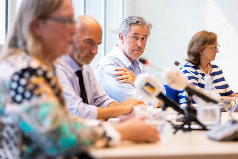 Peter Glas op bezoek in Limburg na de overstromingen