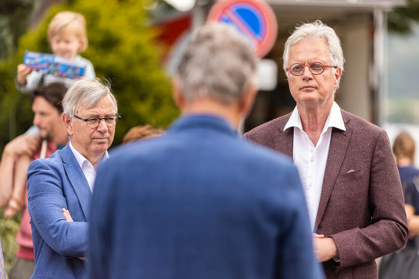 Peter Glas op bezoek in Limburg na de overstromingen