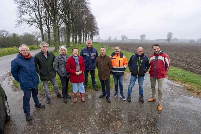 Groepsfoto met Peter Glas bij het project Meanderende Maas